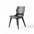 Chaise en plastique noir avec dossier ajouré dimensions 43 x 45 x 82cm